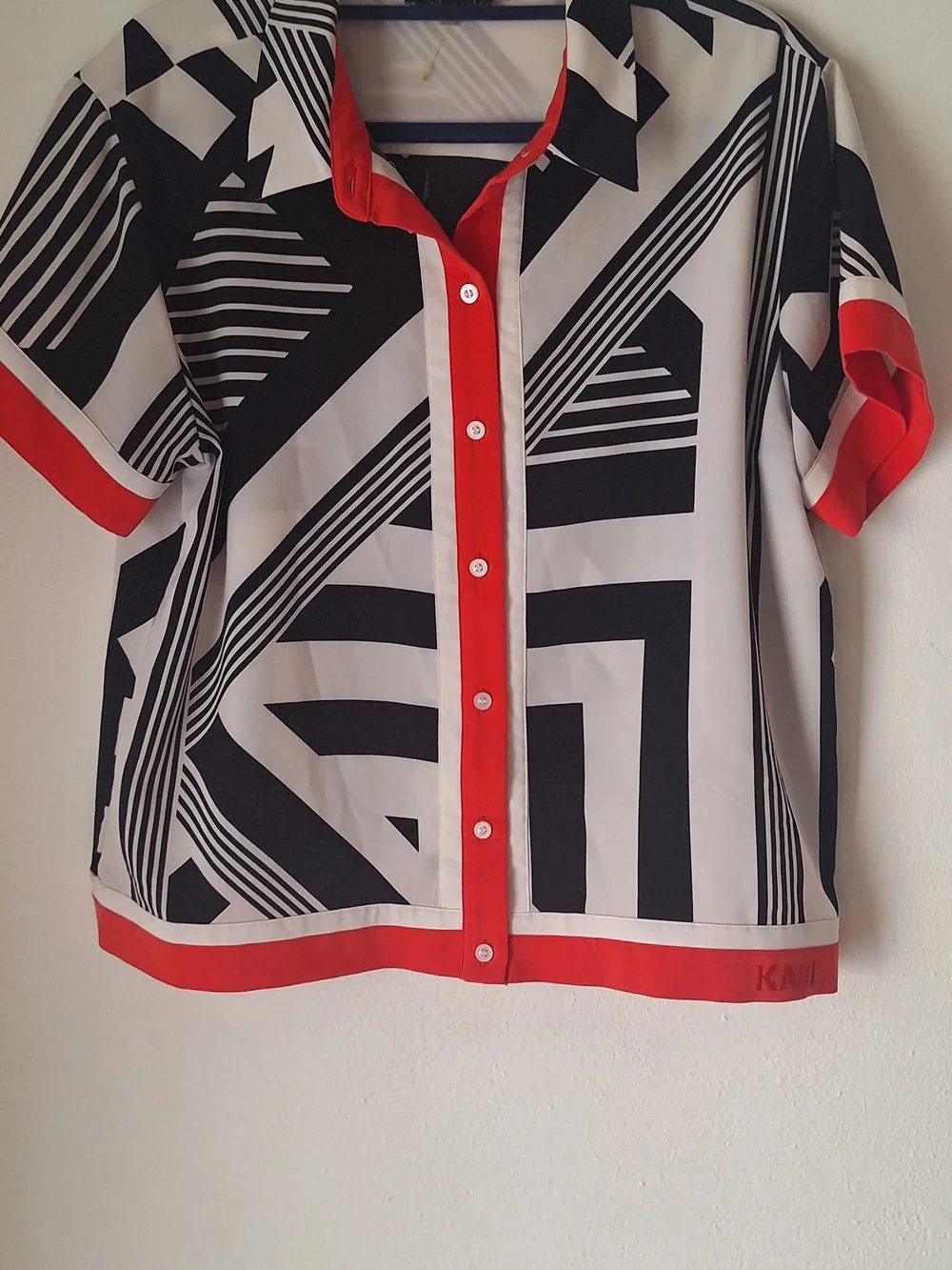 Designer Karl Lagerfeld Paris Black White & Red Geometric Women Blouse Sz L - Picture 3 of 7